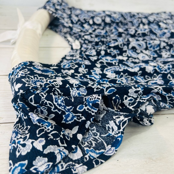 GAP Small Floral Flutter Scoop Floral Cotton-Rayon Blouse Blue & White - Picture 9 of 9